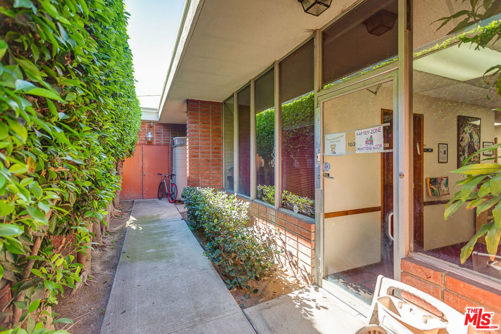8512 Whitworth Drive
