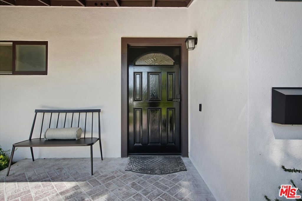 Photo of 6172 Dalecrest Avenue, Woodland Hills, CA 91367 (MLS # 25600289)
