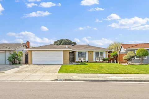 Photo of 2698 Kendrick Circle, San Jose, CA 95121 (MLS # ML82038718)