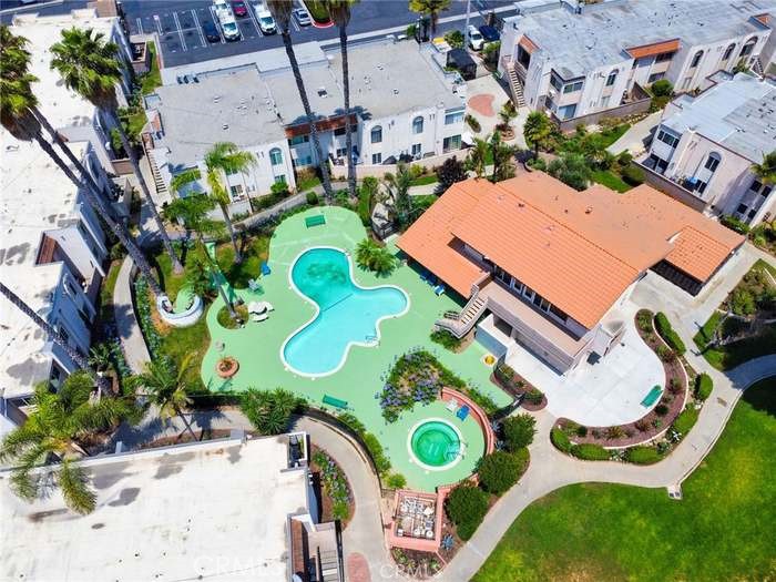 Cinnamon Tree Condominiums (CNTC) - Residential