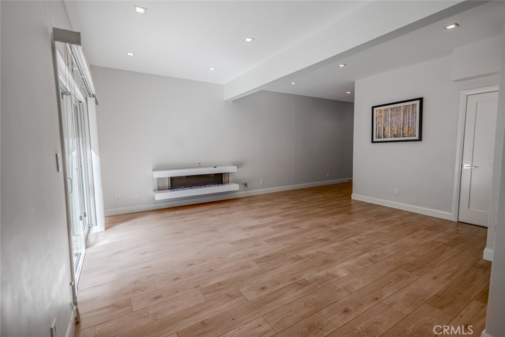 Properties 4 10831 Roycroft Street 18