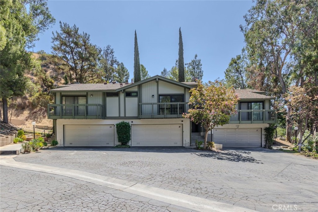 Properties 1 10831 Roycroft Street 18