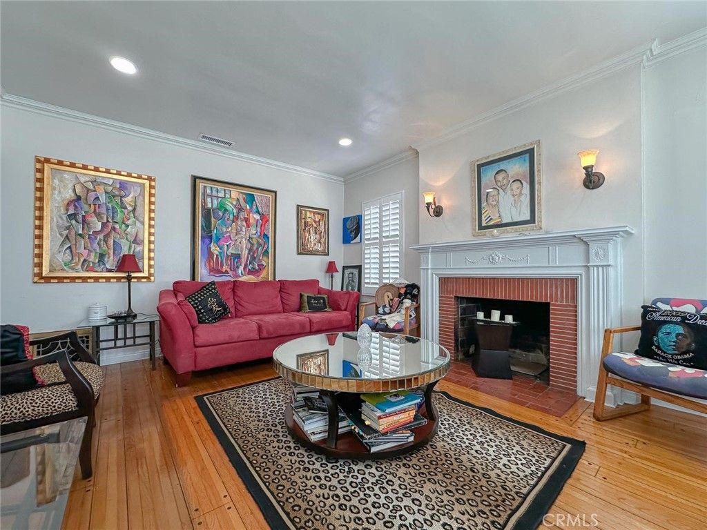 Photo of 3815 Welland Avenue, Los Angeles, CA 90008 (MLS # DW25175849)