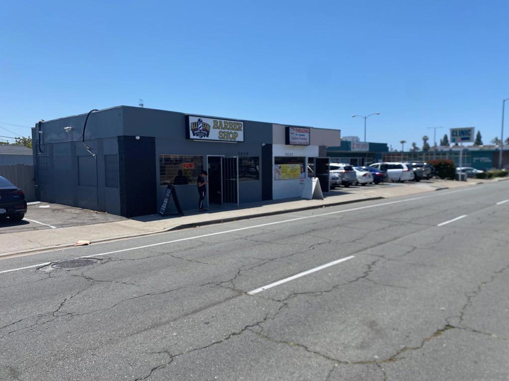 7033 Linda Vista Rd.