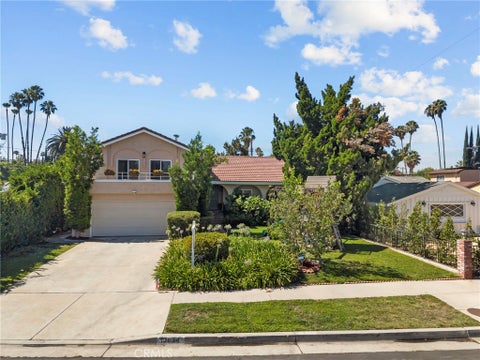 Photo of 19834 Haynes Street, Woodland Hills, CA 91367 (MLS # SR26144309)