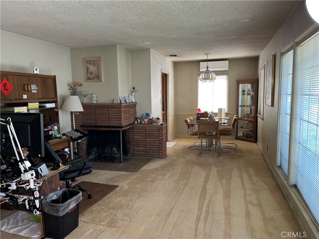 1035 E Vine