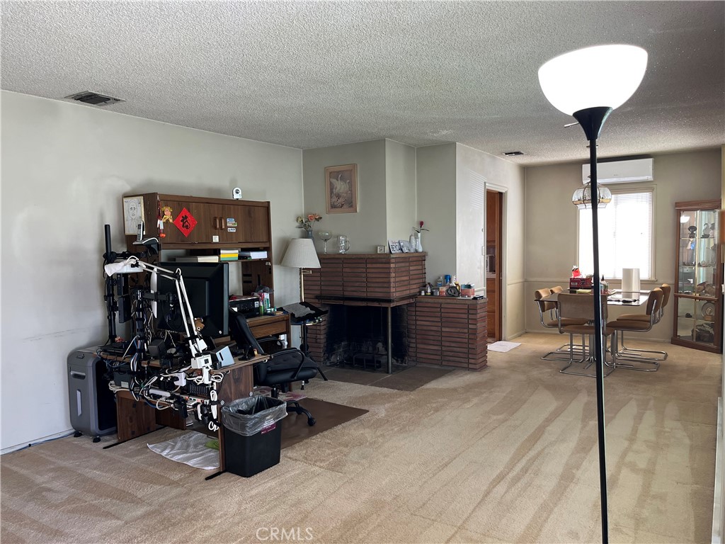 1035 E Vine