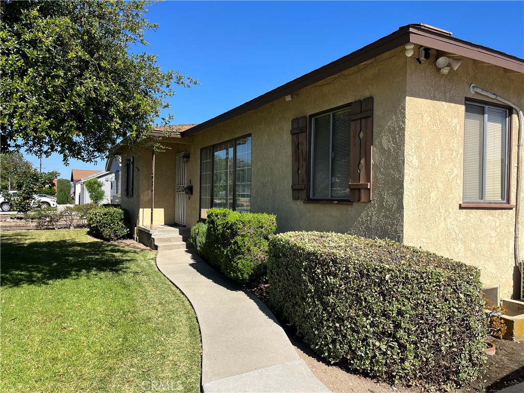 1035 E Vine