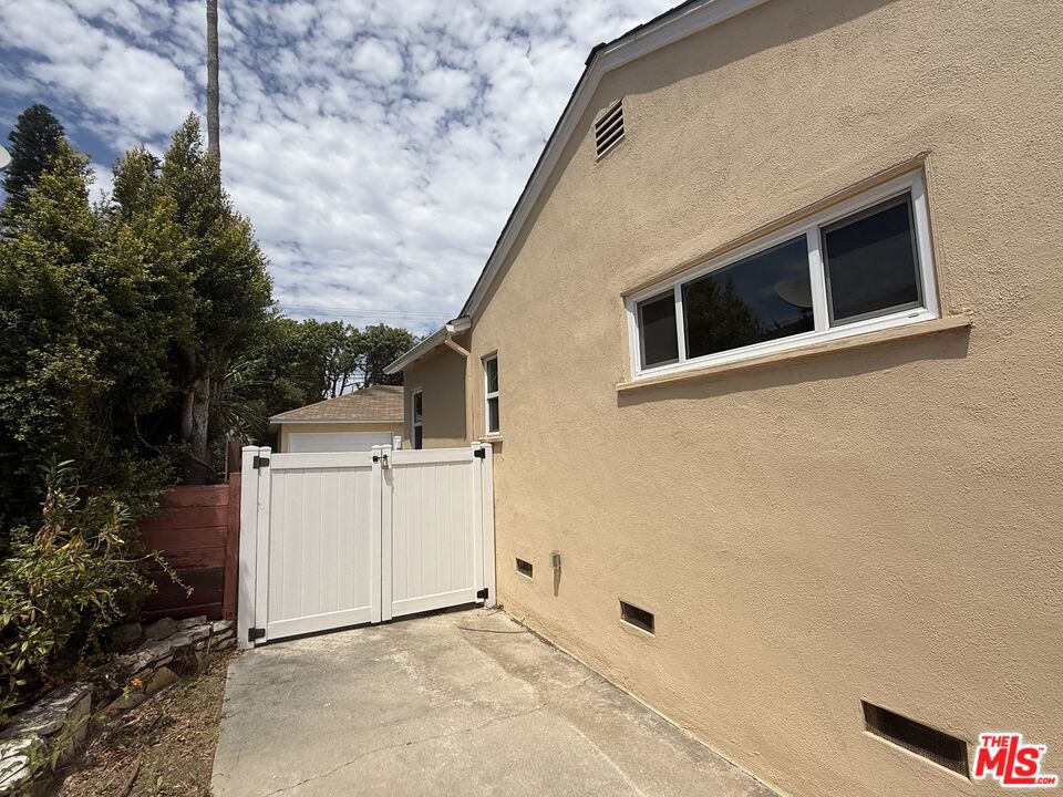 5577 W 82nd Street