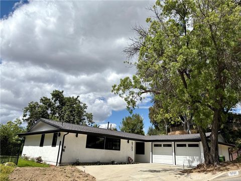 Photo of 5703 Mcdonie Ave, Woodland Hills, CA 91367 (MLS # SR26087595)