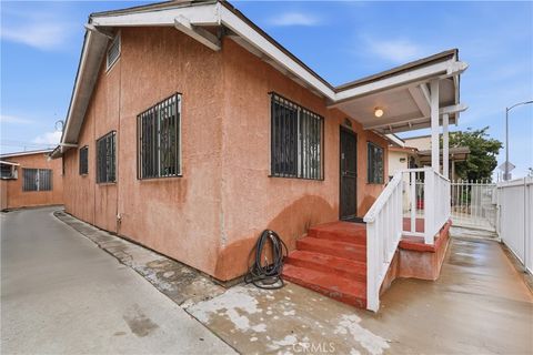 Photo of 915 W Gage Ave, Los Angeles, CA 90044 (MLS # DW26006372)