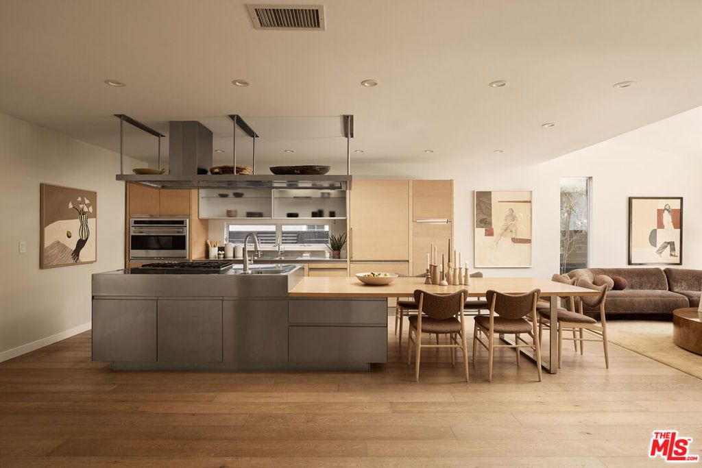 Photo of 12906 Warren Avenue, Los Angeles, CA 90066 (MLS # 26764293)