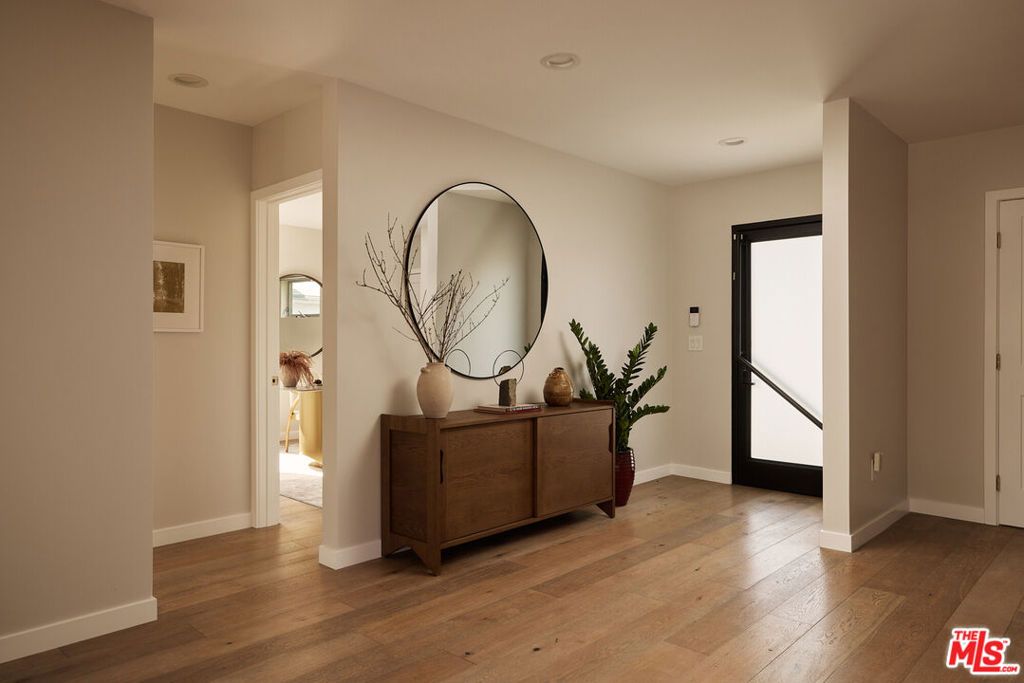 Photo of 12906 Warren Avenue, Los Angeles, CA 90066 (MLS # 26764293)