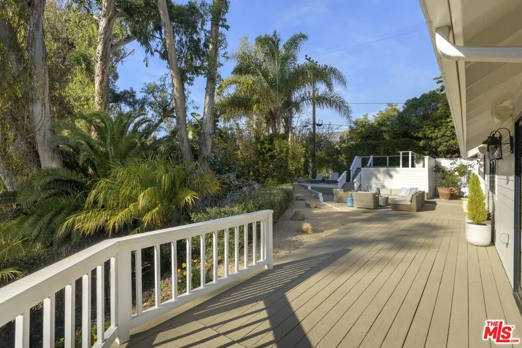 Summerland, California 93067, United States, 2 Bedrooms Bedrooms, ,3 BathroomsBathrooms,Residential,Active,19232