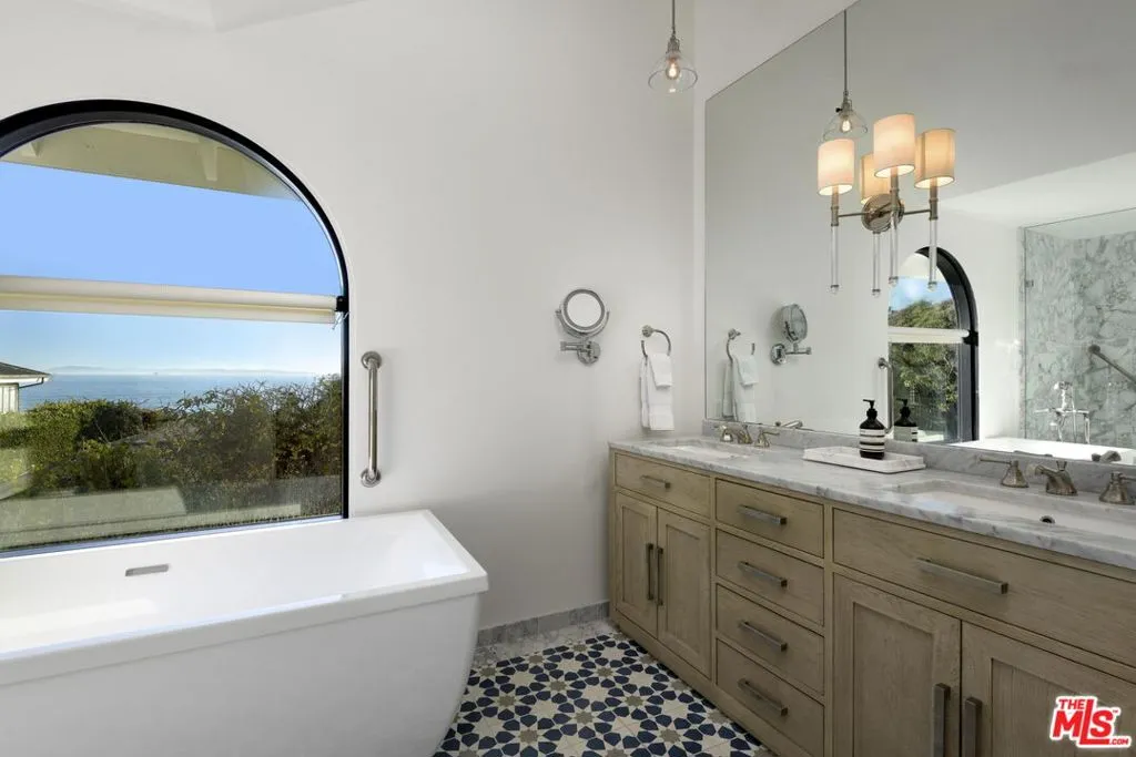 Summerland, California 93067, United States, 2 Bedrooms Bedrooms, ,3 BathroomsBathrooms,Residential,Active,19232