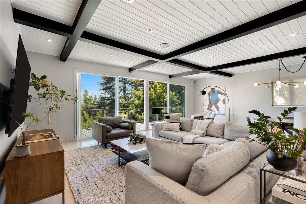 Photo of 11661 Picturesque Dr DR, Studio City, CA 91604 (MLS # SB26131085)