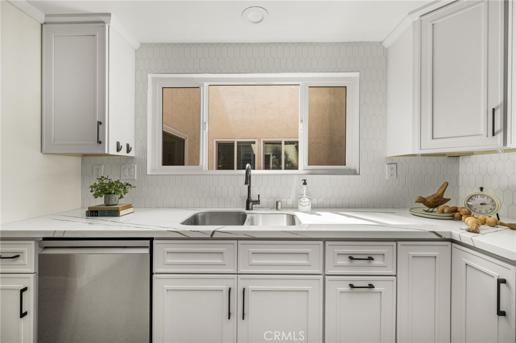 8 Claret 49, Irvine CA 92614 - Photo 26
