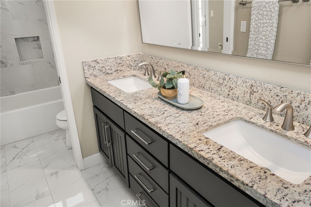 8 Claret 49, Irvine CA 92614 - Photo 35