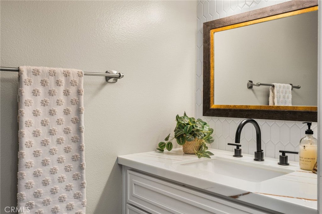 8 Claret 49, Irvine CA 92614 - Photo 29