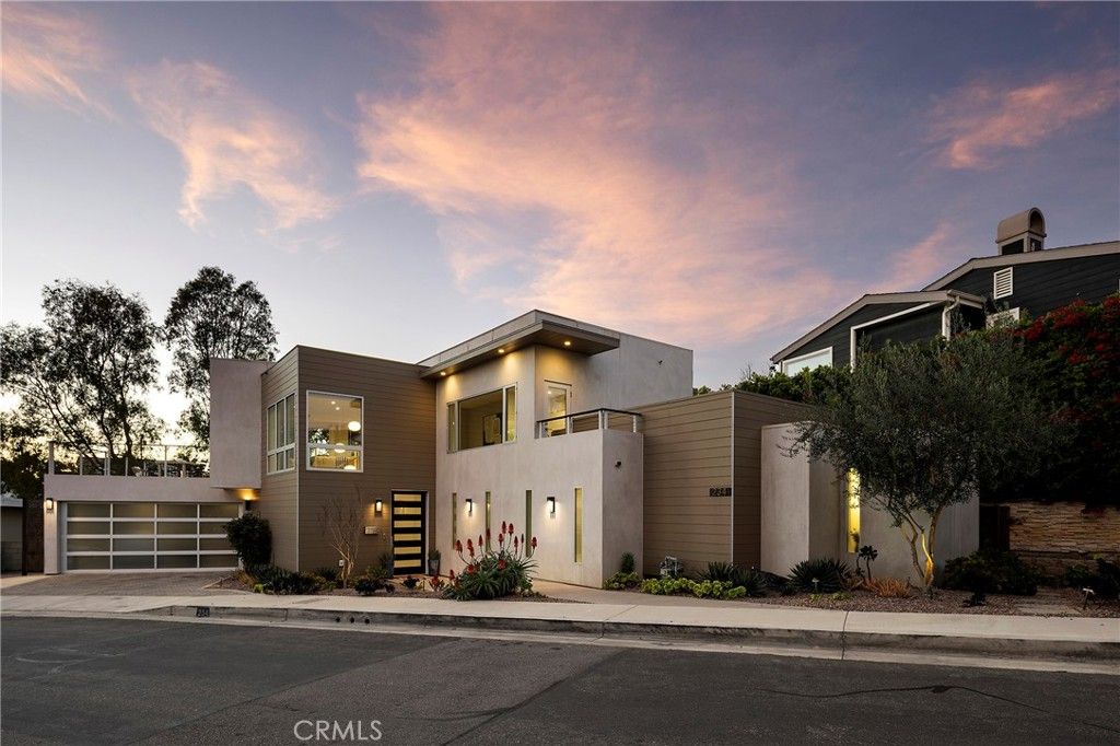 Photo of 234 W Avenida San Antonio, San Clemente, CA 92672 (MLS # OC25280478)