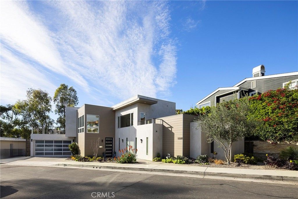 Photo of 234 W Avenida San Antonio, San Clemente, CA 92672 (MLS # OC25280478)