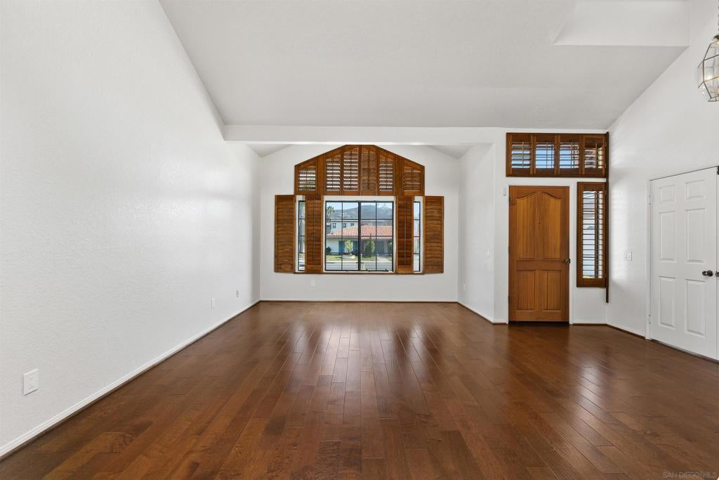 1693 W Country Club