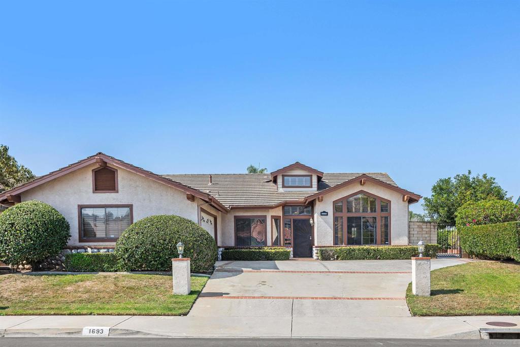 1693 W Country Club