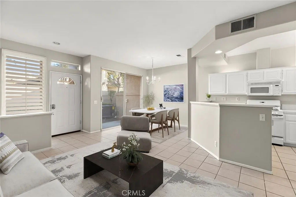 Anaheim Hills, California 92808, United States, 2 Bedrooms Bedrooms, ,3 BathroomsBathrooms,Residential,Active,190611