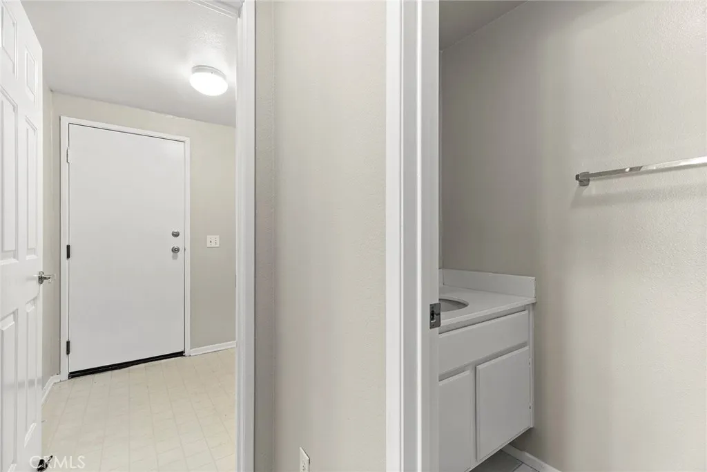 Anaheim Hills, California 92808, United States, 2 Bedrooms Bedrooms, ,3 BathroomsBathrooms,Residential,Active,190611