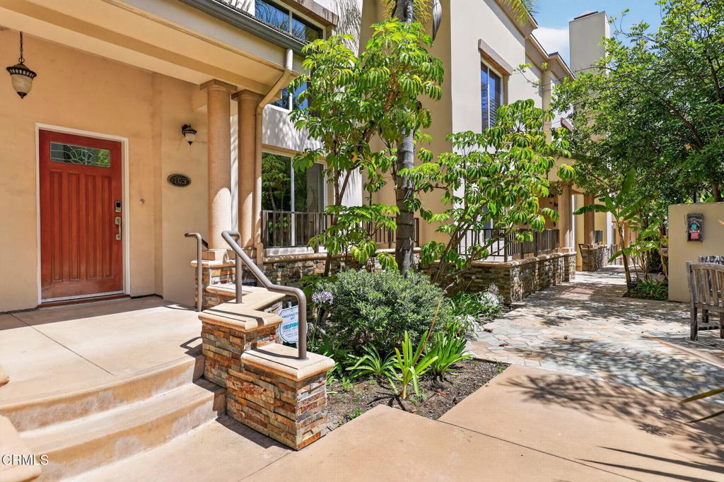 270 E Glenarm Street 105