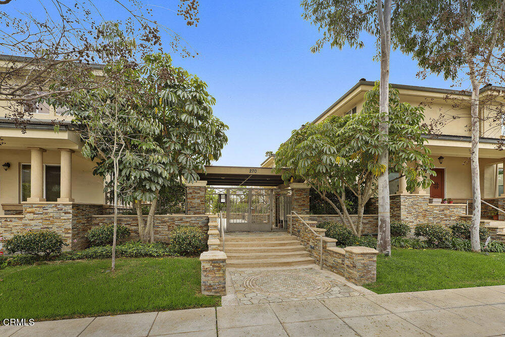 270 E Glenarm Street 105
