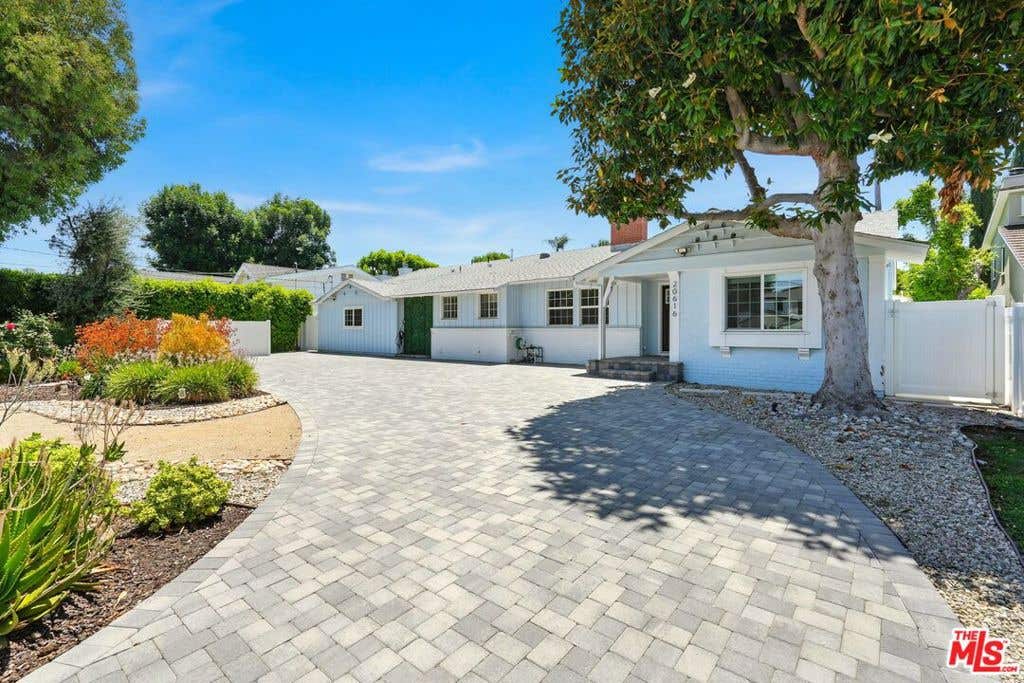 Photo of 20616 Quedo Drive, Woodland Hills, CA 91364 (MLS # 26860883)