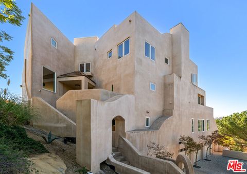 Photo of 28 Ranchero Road, Bell Canyon, CA 91307 (MLS # 25611819)