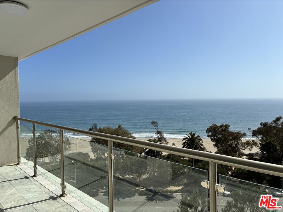 An ideal studio for beach living! Full ocean views up the coast towards Malibu. Full 24 hour security living with a pool, spa, ideal fitness center and concierge service. Walk down the canyon to incredible restaurants or walk to the 3rd Street Promenade and Santa Monica Pier. It's a lifestyle not to be missed!