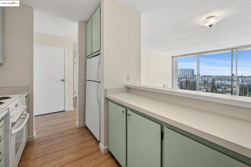 PIEDMONT AVENUE - Residential