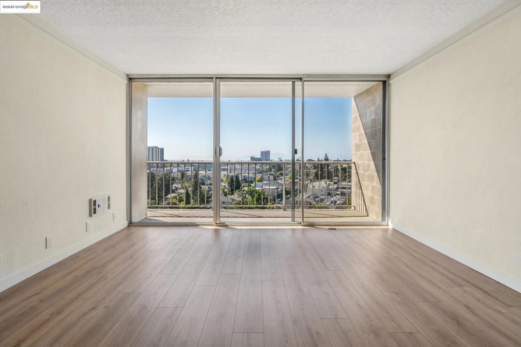 PIEDMONT AVENUE - Residential