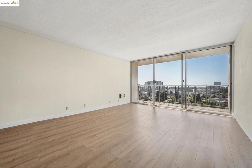 PIEDMONT AVENUE - Residential