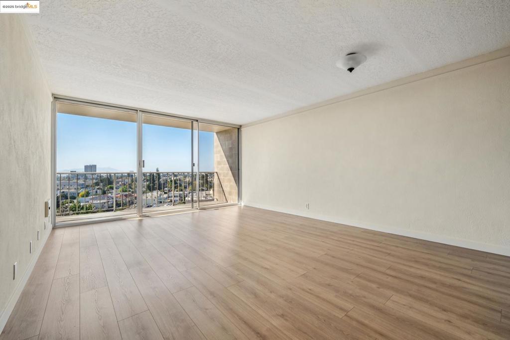 PIEDMONT AVENUE - Residential
