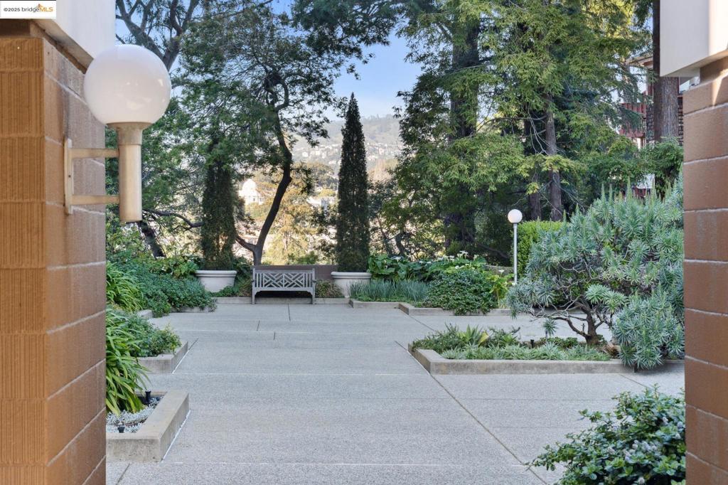 PIEDMONT AVENUE - Residential