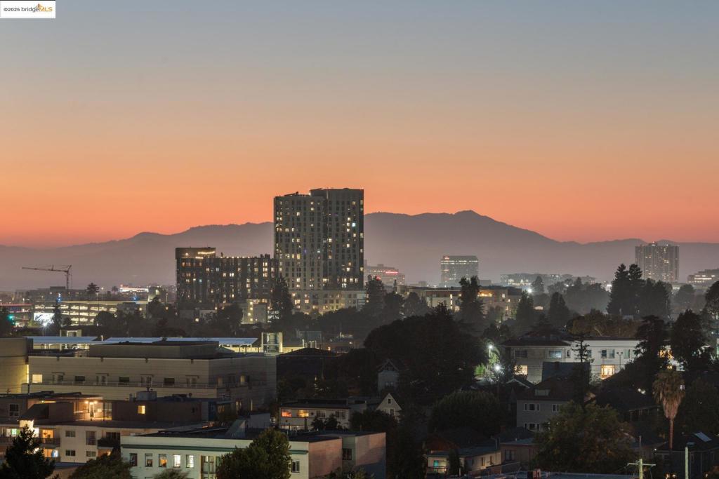 PIEDMONT AVENUE - Residential