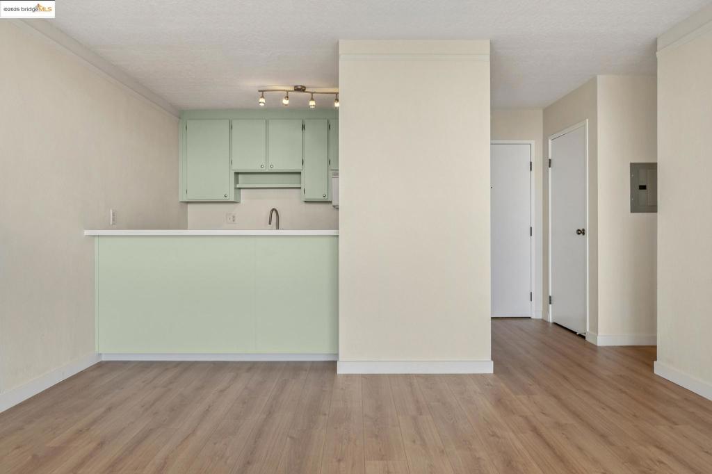 PIEDMONT AVENUE - Residential