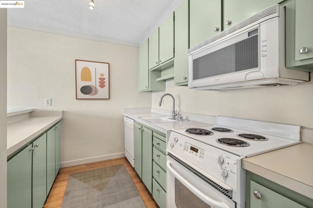 PIEDMONT AVENUE - Residential