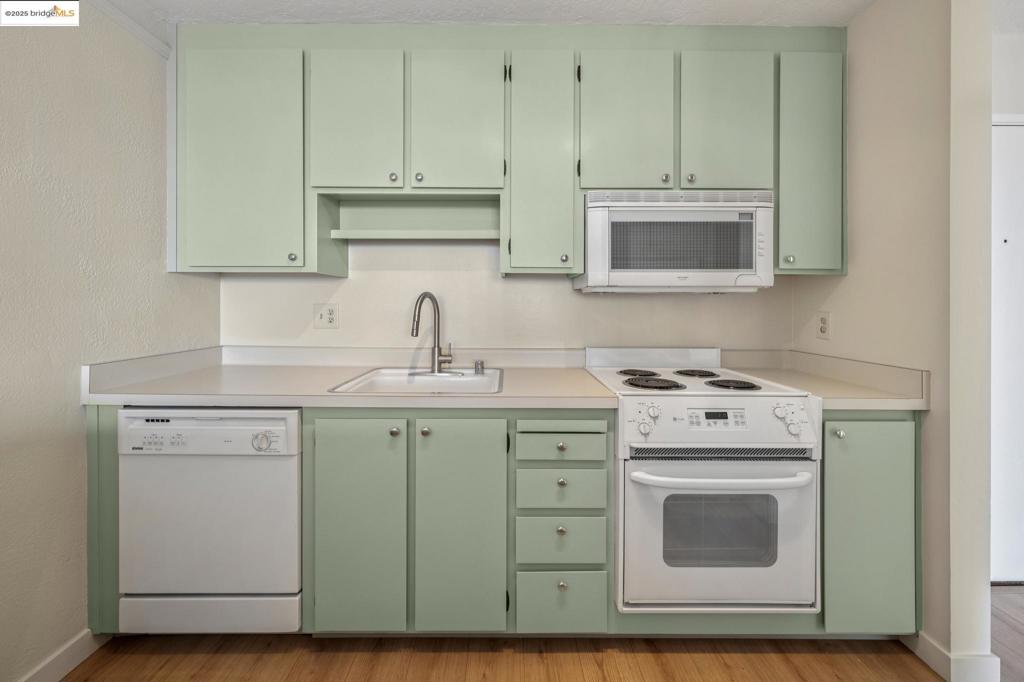 PIEDMONT AVENUE - Residential