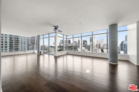Photo of 1155 S Grand Avenue #2111, Los Angeles, CA 90015 (MLS # 26101879)