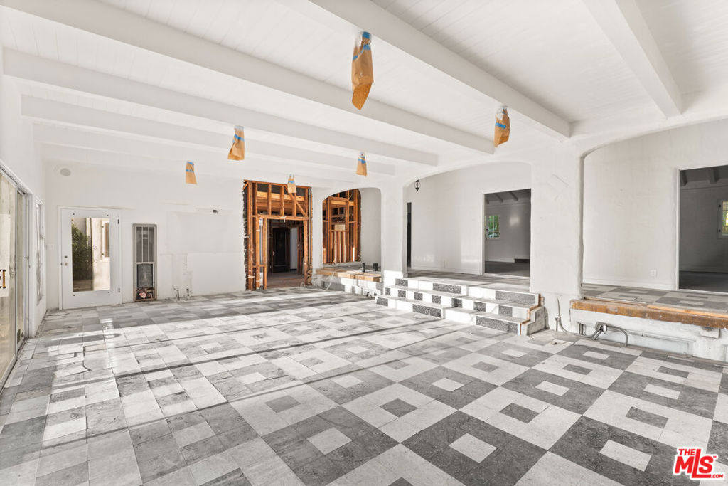 1003 Benedict Canyon Drive