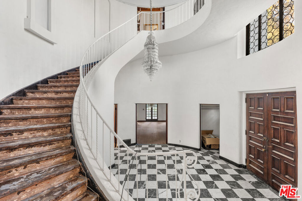 1003 Benedict Canyon Drive