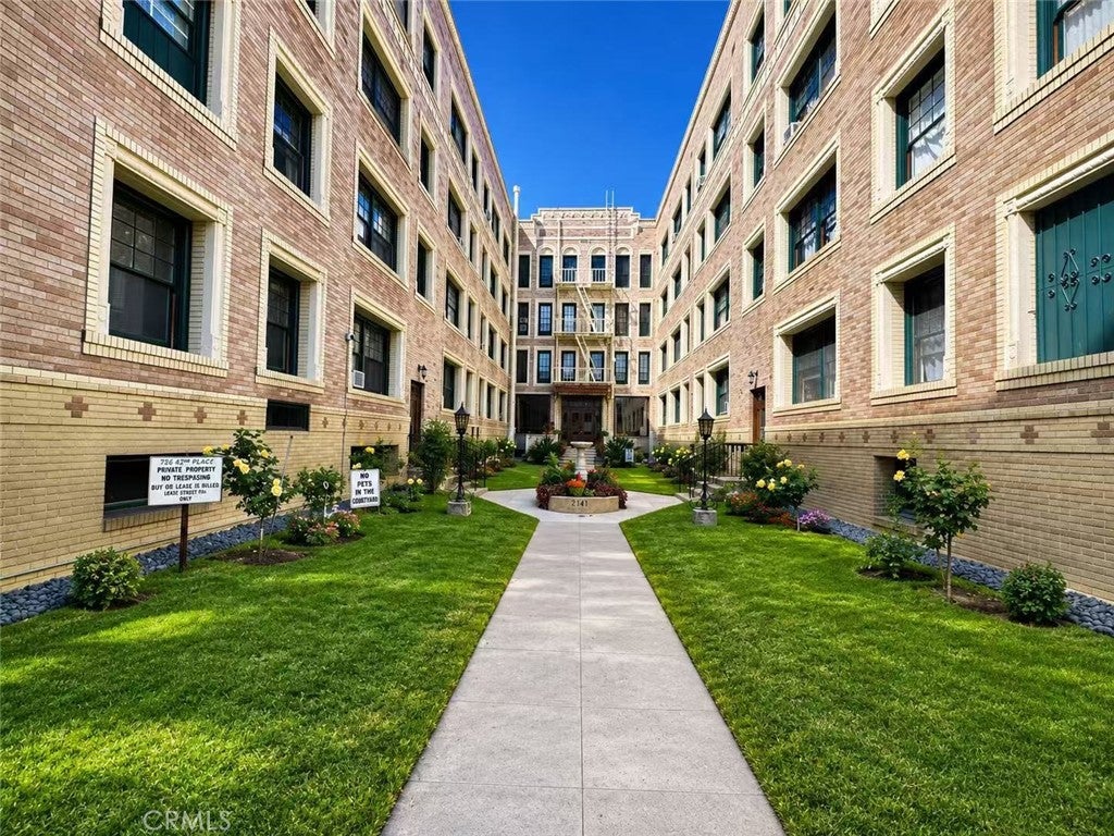 2121 James M Wood Boulevard 411, Los Angeles CA 90006