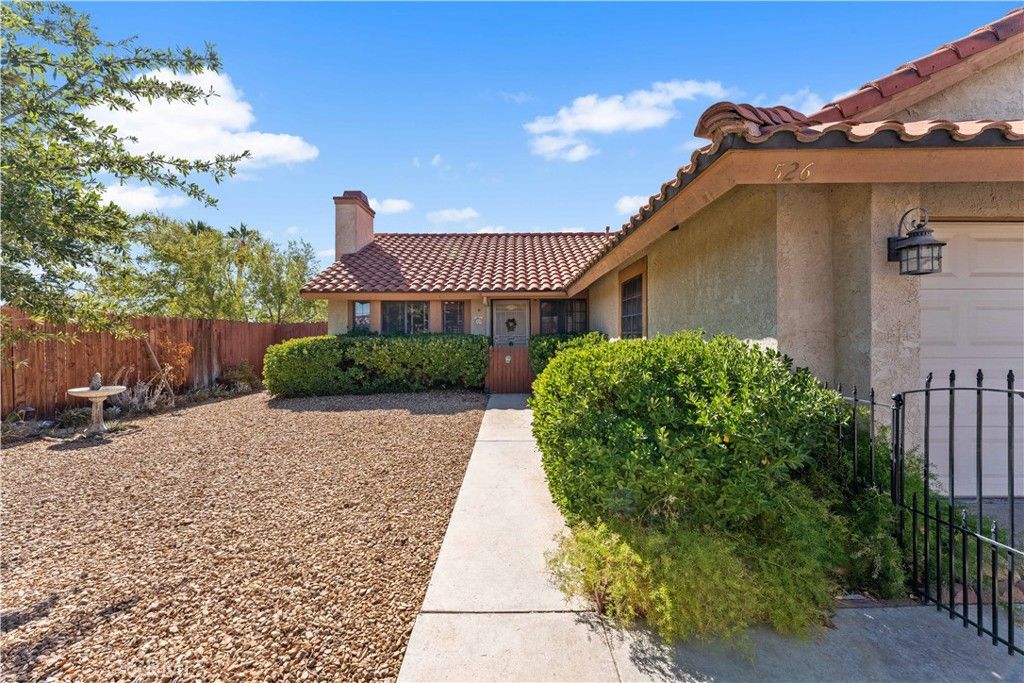 Photo of 526 Morningside Terrace, Palmdale, CA 93551 (MLS # SR25241928)