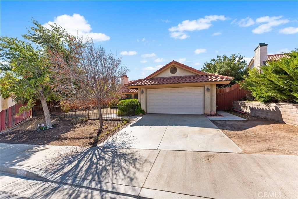Photo of 526 Morningside Terrace, Palmdale, CA 93551 (MLS # SR25241928)