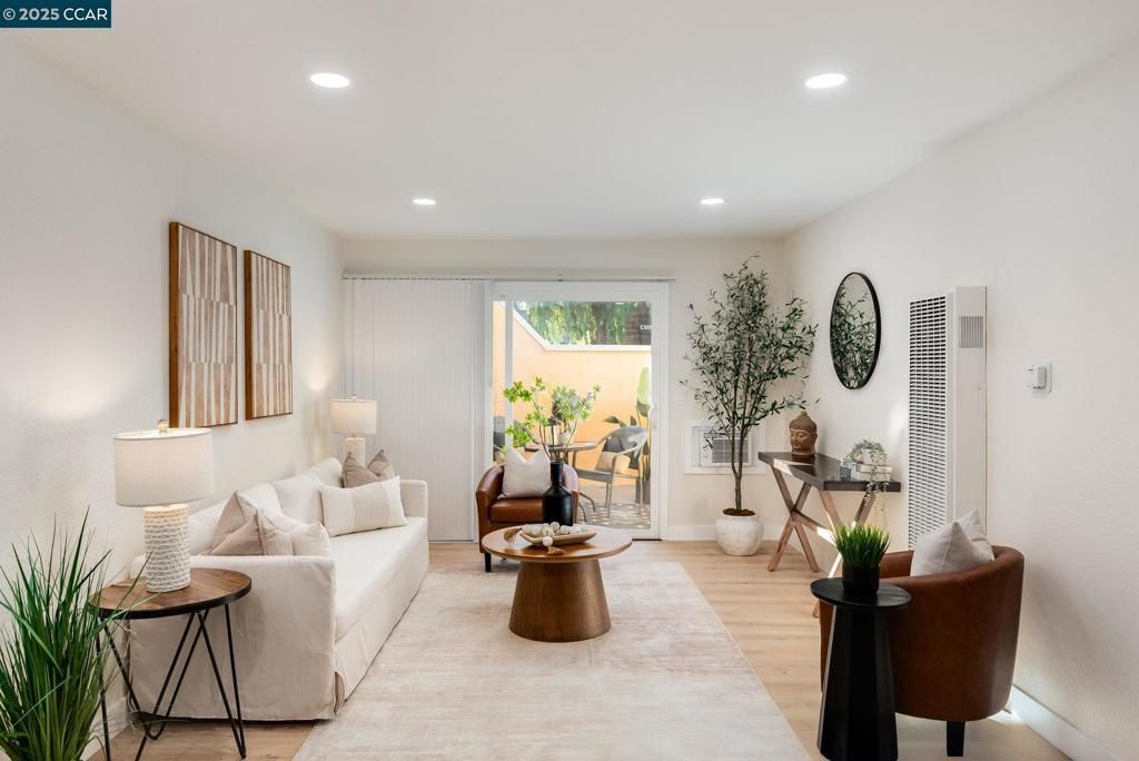 Photo of 1600 Laguna St St #D, Concord, CA 94520 (MLS # 41119426)